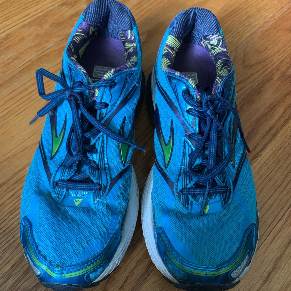 Brooks sneakers